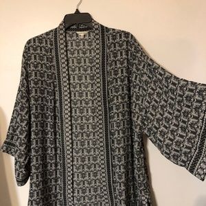 Max Studio Black/White L Kimono NWOT